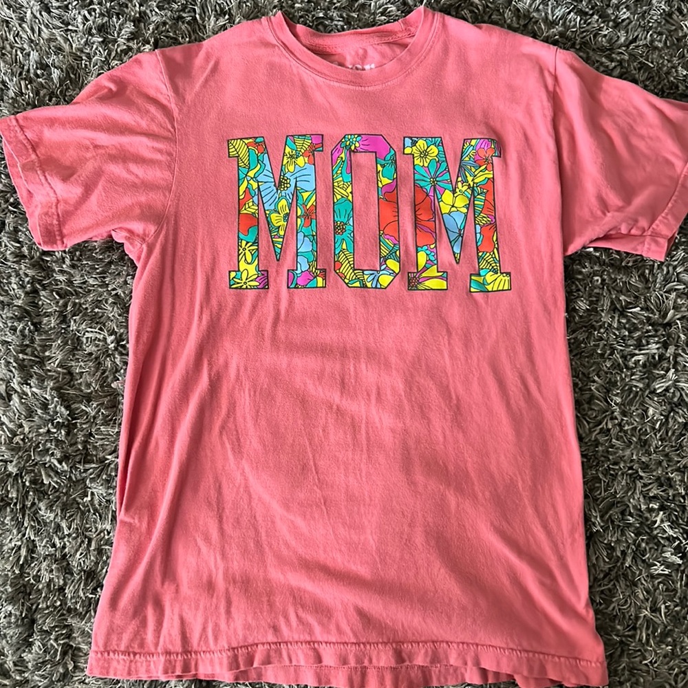 Pink shirt with floral mom